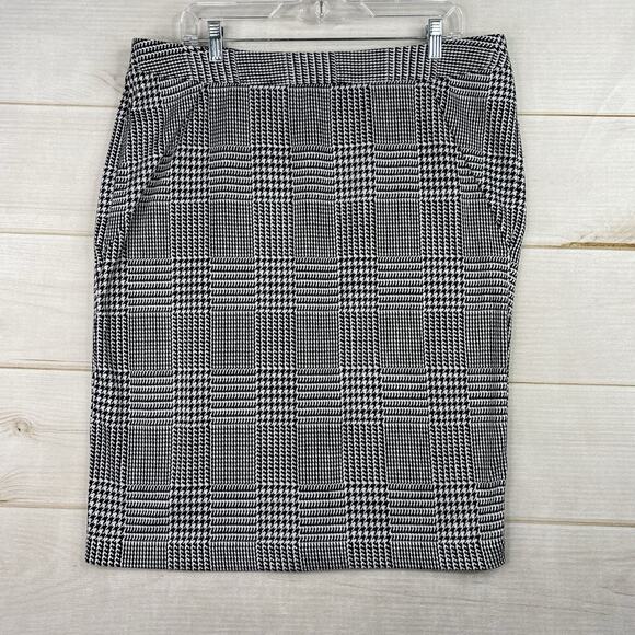 Lane Bryant Skirt Sz 16 Black & White Houndstooth Stretch Knit Pencil Knee Lngth - Picture 1 of 7